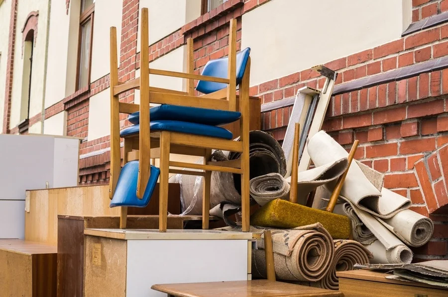 The Advantages Of Hiring Professionals For Junk Removal Phelan, CA The Advantages Of Hiring Professionals For Junk Removal Phelan, CA